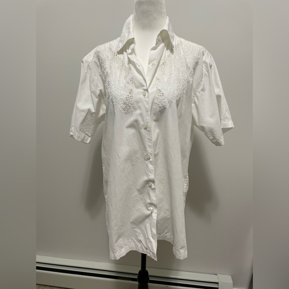 Vintage White Short Sleeve Floral Lace Pattern Button Down Shirt
Label Removed